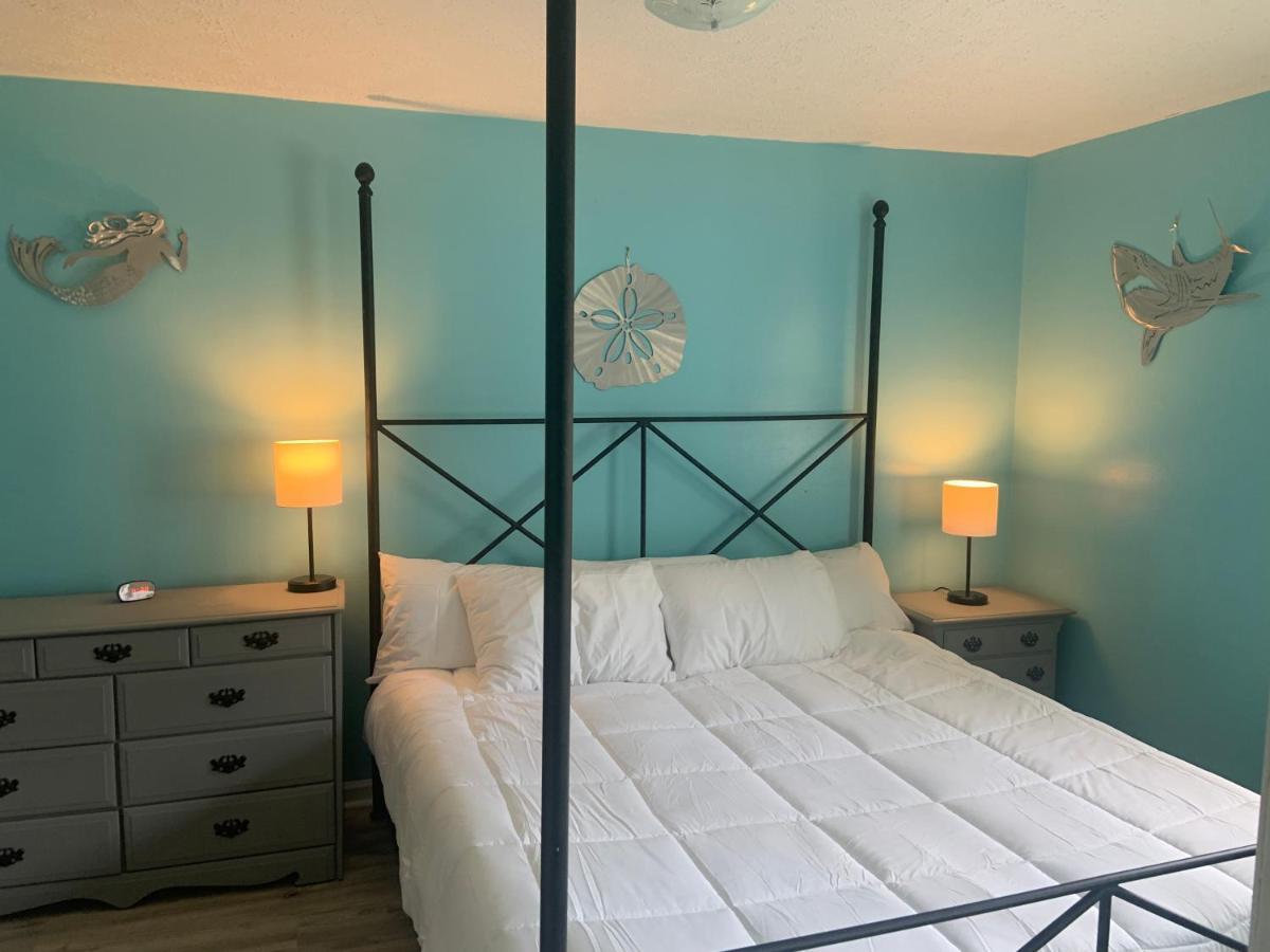 Cheerful Two Bedroom House 1.5 Miles From Beach. Миртъл Бийч Екстериор снимка