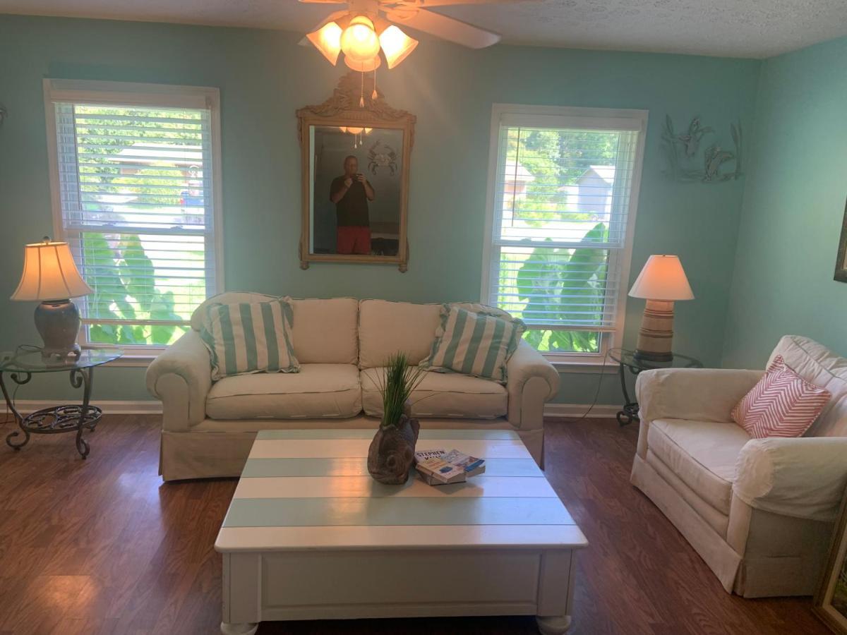Cheerful Two Bedroom House 1.5 Miles From Beach. Миртъл Бийч Екстериор снимка
