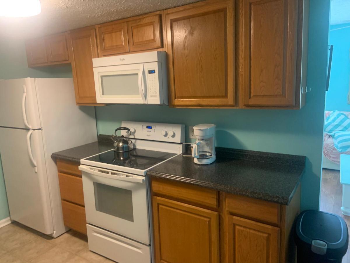 Cheerful Two Bedroom House 1.5 Miles From Beach. Миртъл Бийч Екстериор снимка