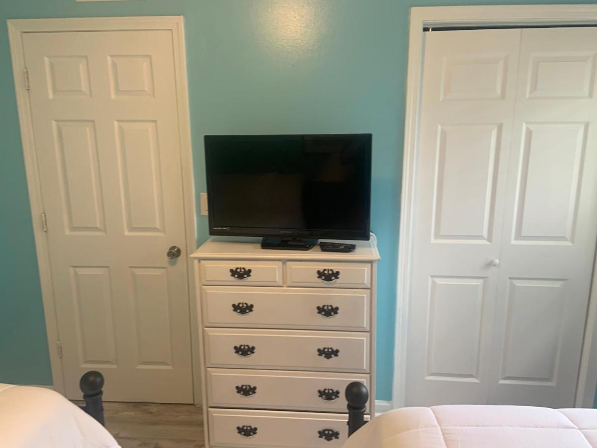 Cheerful Two Bedroom House 1.5 Miles From Beach. Миртъл Бийч Екстериор снимка